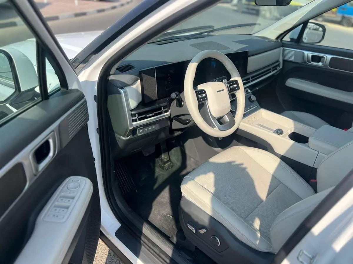Hyundai Santa Fe  2025 Hyundai Santa Fe New Shape 2.5L V4 - Leather seat - Auto Trunk - 7 Seater - 12000-9-0