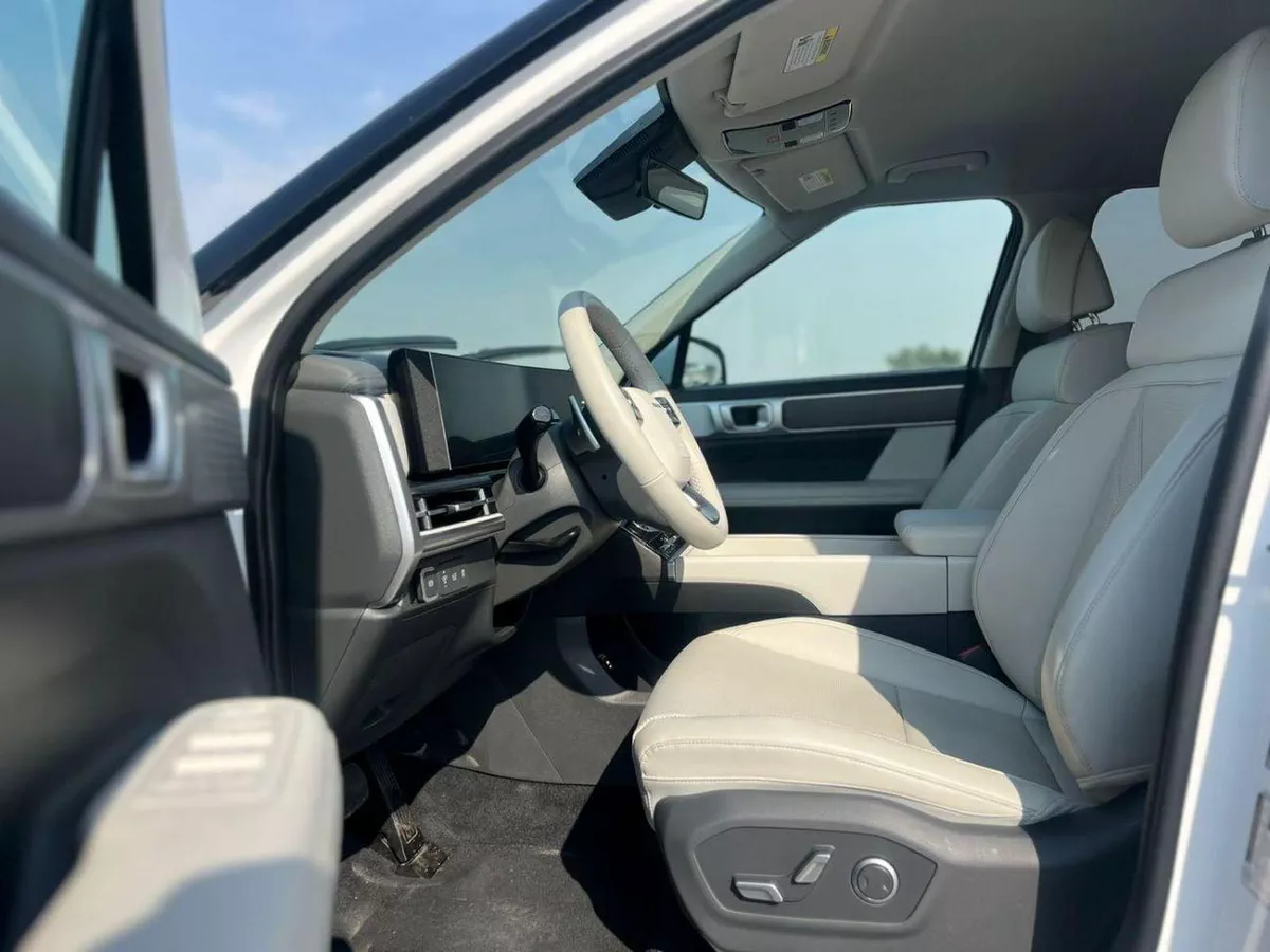 Hyundai Santa Fe  2025 Hyundai Santa Fe New Shape 2.5L V4 - Leather seat - Auto Trunk - 7 Seater - 12000-10-0