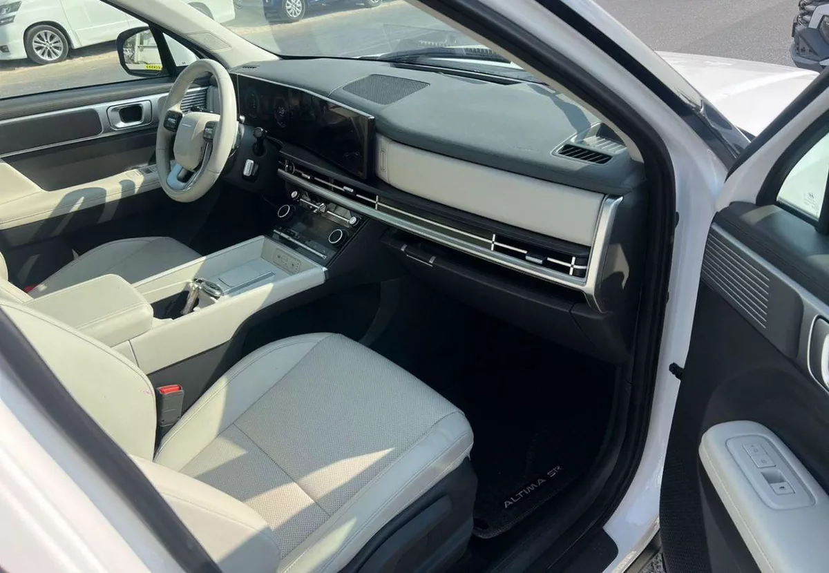 Hyundai Santa Fe  2025 Hyundai Santa Fe New Shape 2.5L V4 - Leather seat - Auto Trunk - 7 Seater - 12000-13-0