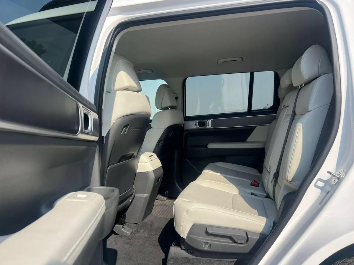 Hyundai Santa Fe  2025 Hyundai Santa Fe New Shape 2.5L V4 - Leather seat - Auto Trunk - 7 Seater - 12000-17-0