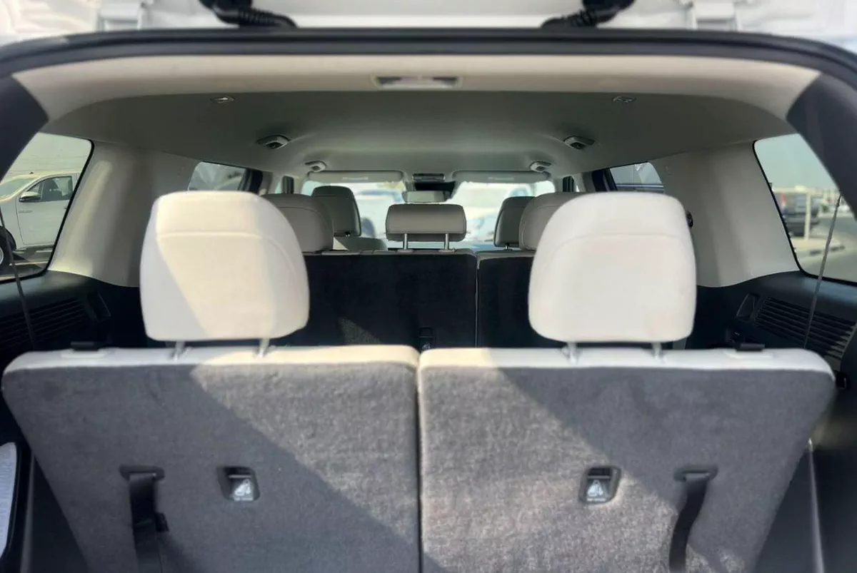 Hyundai Santa Fe  2025 Hyundai Santa Fe New Shape 2.5L V4 - Leather seat - Auto Trunk - 7 Seater - 12000-22-0