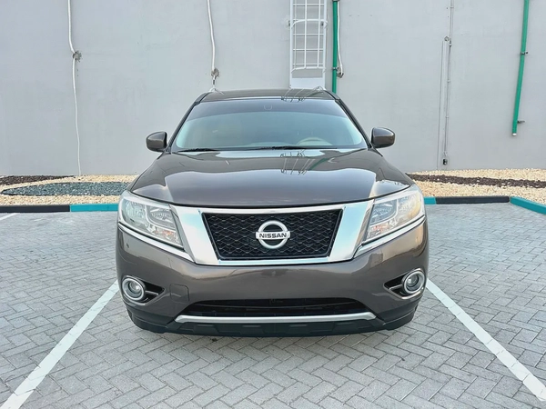 Nissan Pathfinder SV 2015 - GCC Specs - Well Maintained