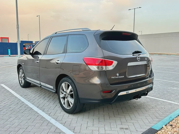 Nissan Pathfinder SV 2015 - GCC Specs - Well Maintained