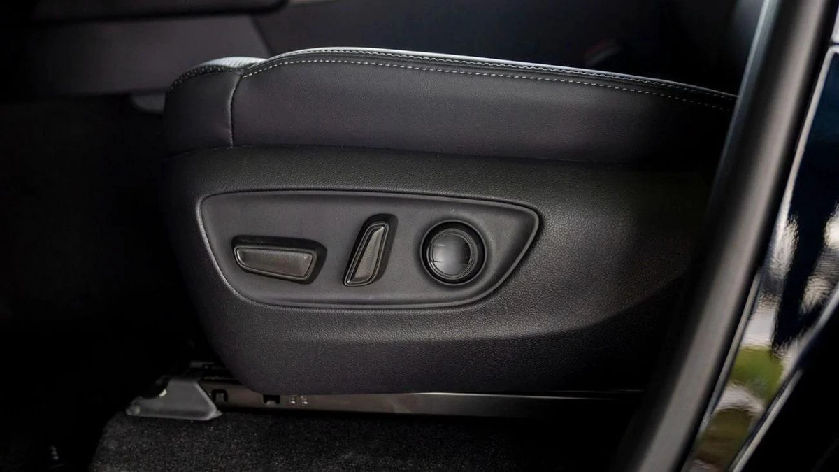 Toyota Land Cruiser VXR 3.3L diesel MY2025-19-19