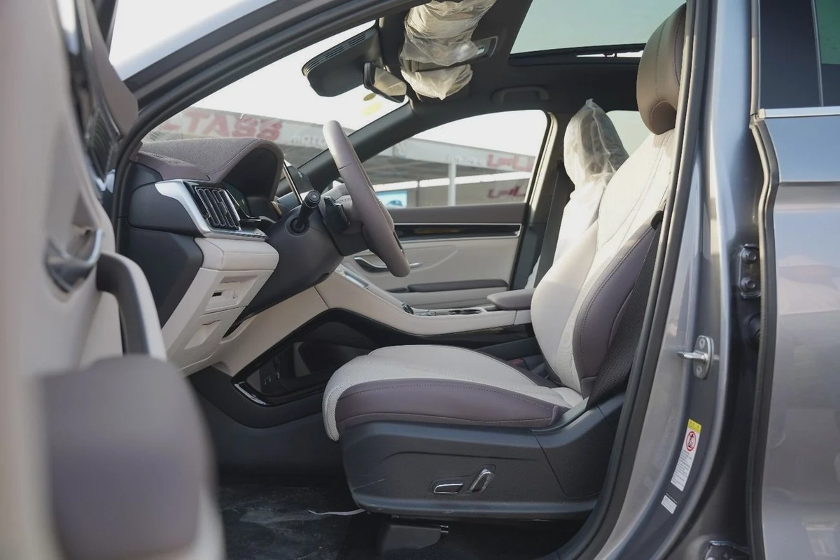 BYD Song Plus 2025 Smart Driving Edition 605km Flagship Silver 0Km-10-10