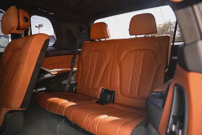 BMW X7 M60i Agency Warranty Full Service History GCC  2024 Low Mileage 4.4L Twin Turbo V8-17