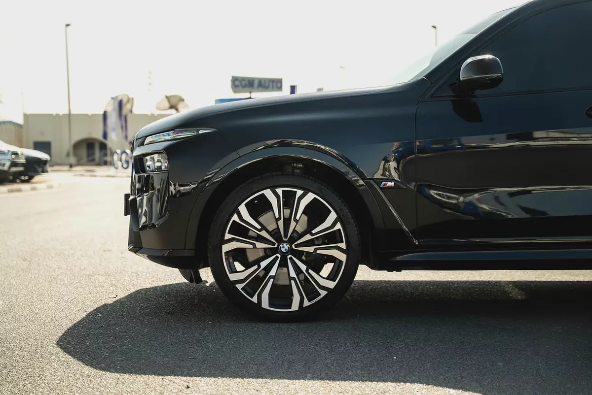BMW X7 M60i Agency Warranty Full Service History GCC  2024 Low Mileage 4.4L Twin Turbo V8-3-3