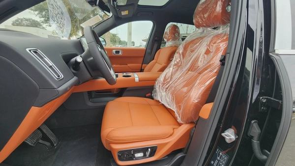 Li Auto L7 Ultra (Black Orange)