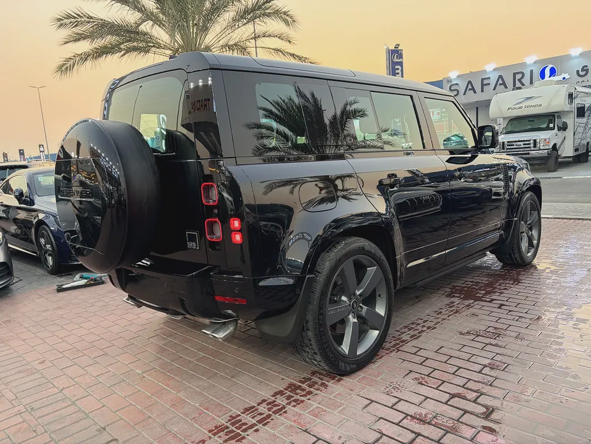 2025. Defender V8. P525.-3-3