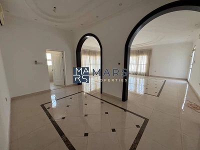 🌟 Luxurious 6-Bedroom Villa with Private Garden in Al Juraina-12