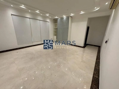 🌟 Luxurious 6-Bedroom Villa with Private Garden in Al Juraina-14