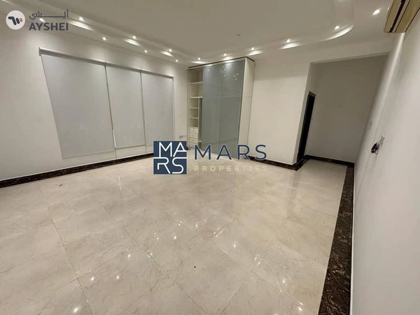 🌟 Luxurious 6-Bedroom Villa with Private Garden in Al Juraina