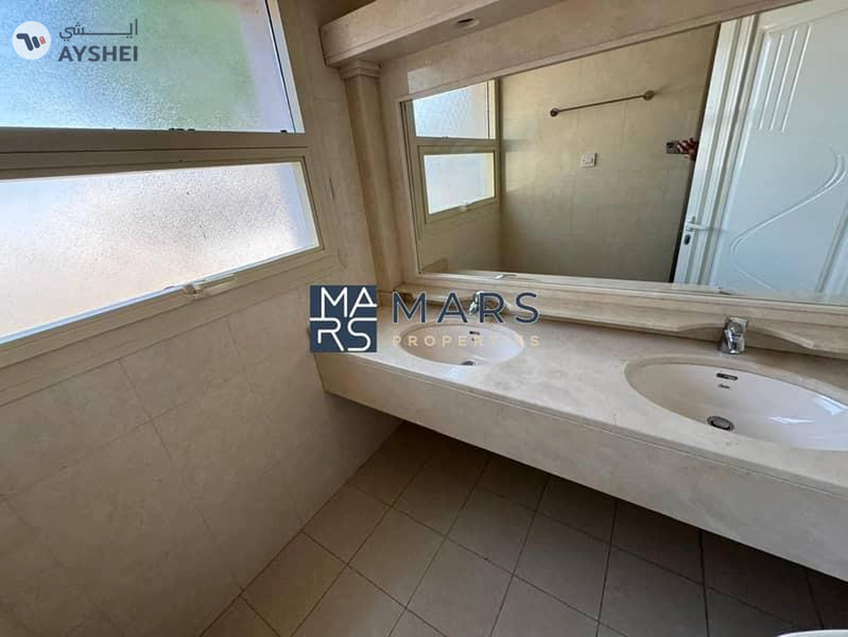🌟 Luxurious 6-Bedroom Villa with Private Garden in Al Juraina-15-15