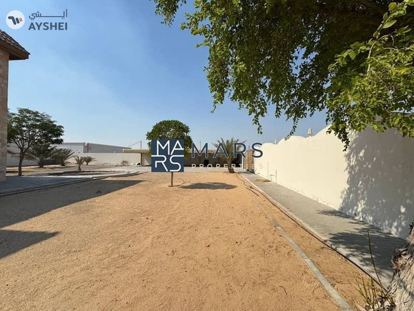 🌟 Luxurious 6-Bedroom Villa with Private Garden in Al Juraina