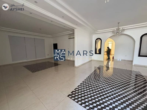 🌟 Luxurious 6-Bedroom Villa with Private Garden in Al Juraina