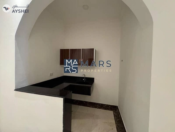 🌟 Luxurious 6-Bedroom Villa with Private Garden in Al Juraina