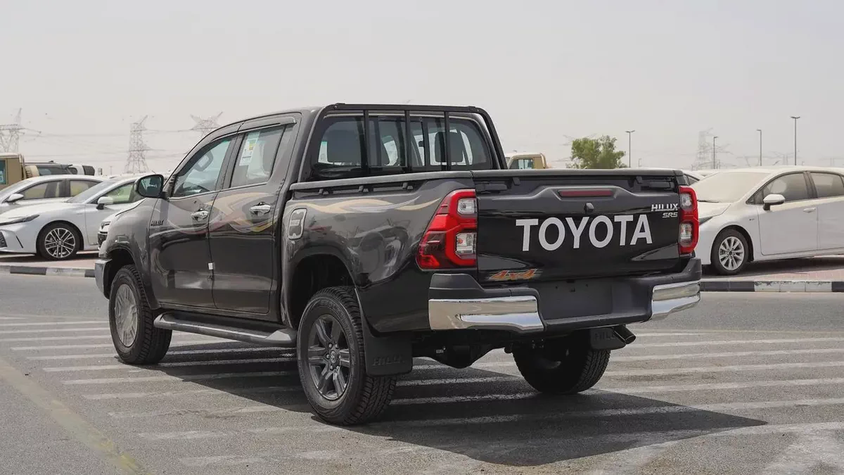 Toyota Hilux Double Cab DLS 2026 GCC Specs-5-5