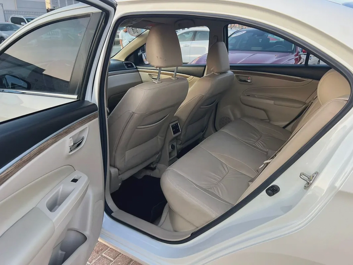 Suzuki Ciaz 2023 Gulf, fully loaded, accident-free.-9-9