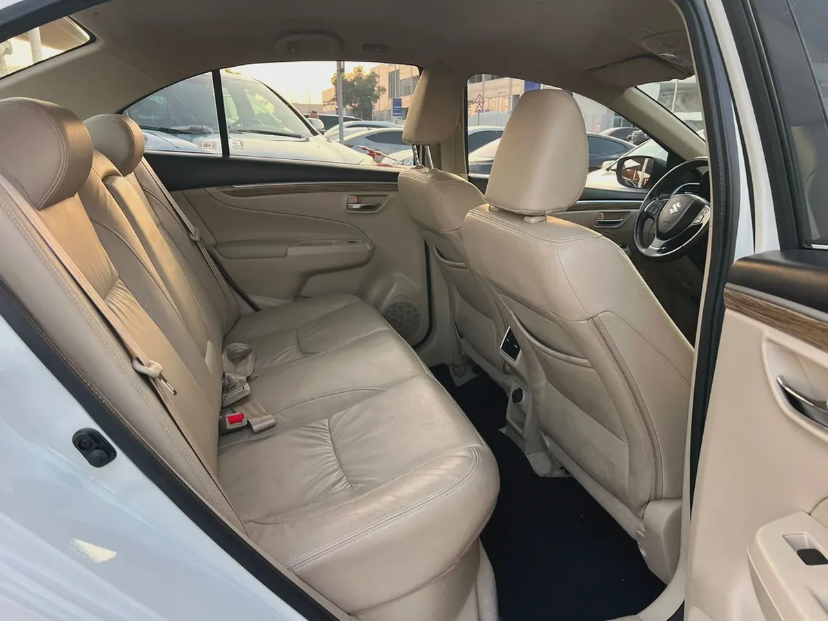 Suzuki Ciaz 2023 Gulf, fully loaded, accident-free.-8-8
