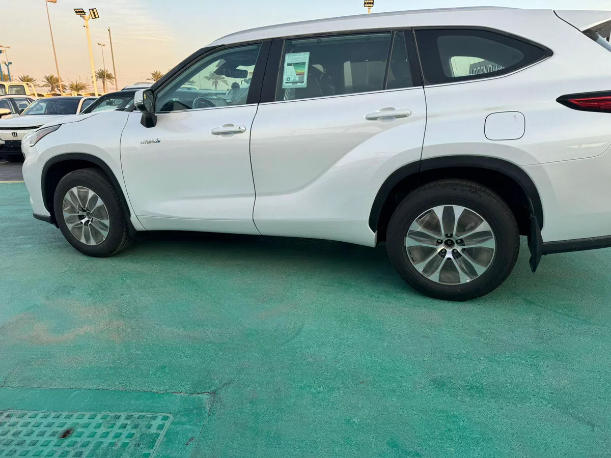 New 2023 Toyota Highlander-2-2