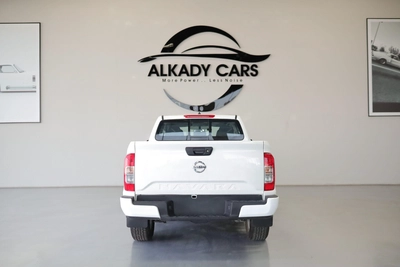 NISSAN NAVARA 2.5 PETROL SE 4X2 MT DC PLUS-4