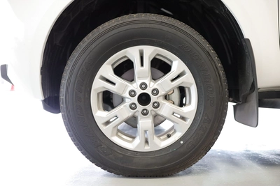 NISSAN NAVARA 2.5 PETROL SE 4X2 MT DC PLUS-10