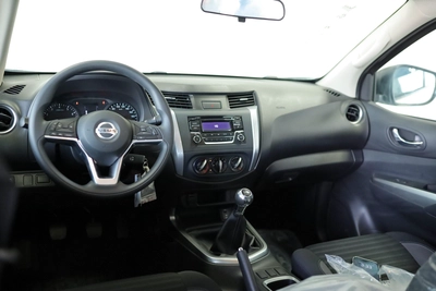 NISSAN NAVARA 2.5 PETROL SE 4X2 MT DC PLUS-5