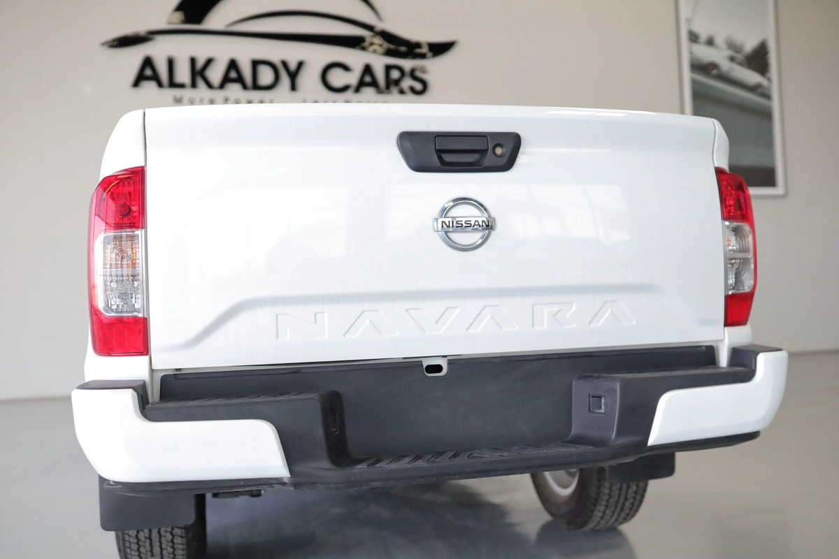 NISSAN NAVARA 2.5 PETROL SE 4X2 MT DC PLUS-13-13