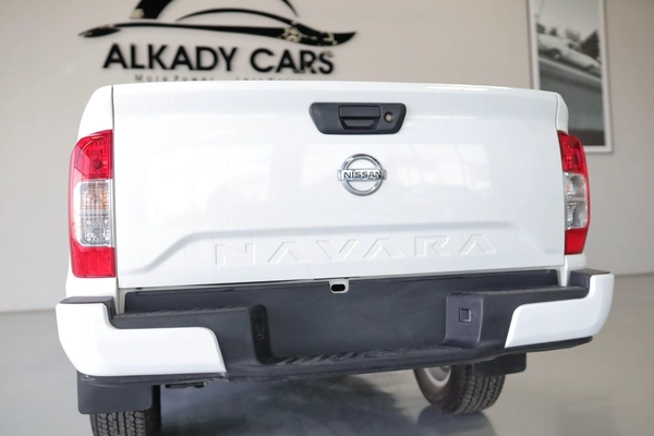 NISSAN NAVARA 2.5 PETROL SE 4X2 MT DC PLUS