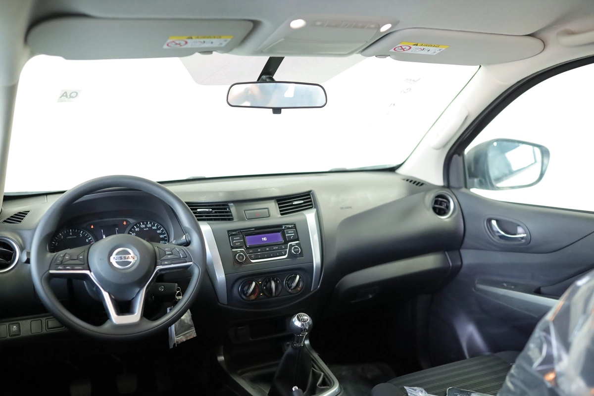 NISSAN NAVARA 2.5 PETROL SE 4X2 MT DC PLUS-22-22
