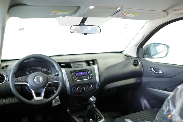 NISSAN NAVARA 2.5 PETROL SE 4X2 MT DC PLUS
