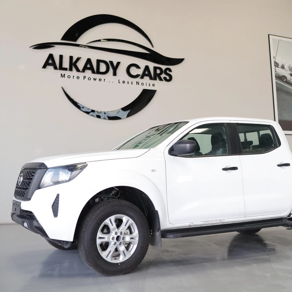 NISSAN NAVARA 2.5 PETROL SE 4X2 MT DC PLUS