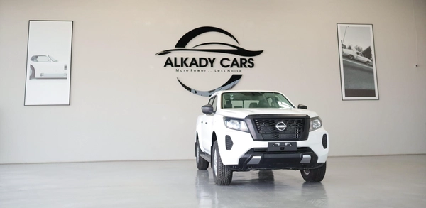 NISSAN NAVARA 2.5 PETROL SE 4X2 MT DC PLUS