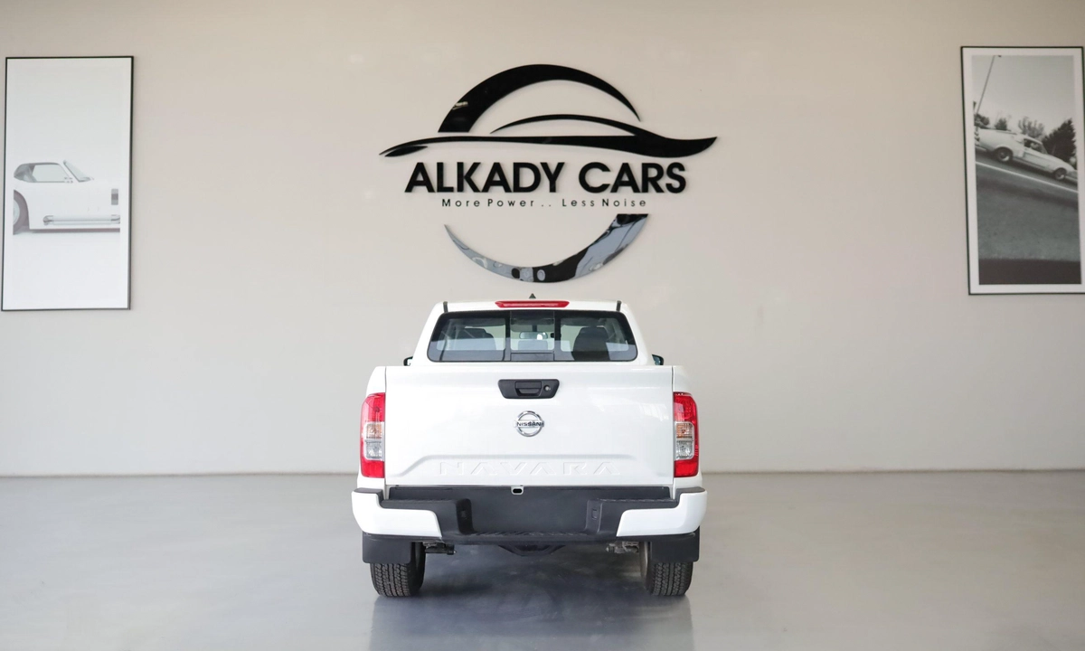 NISSAN NAVARA 2.5 PETROL SE 4X2 MT DC PLUS-7-7