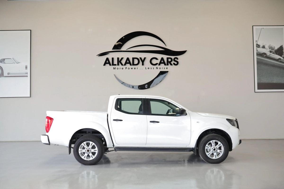 NISSAN NAVARA 2.5 PETROL SE 4X2 MT DC PLUS-16-16