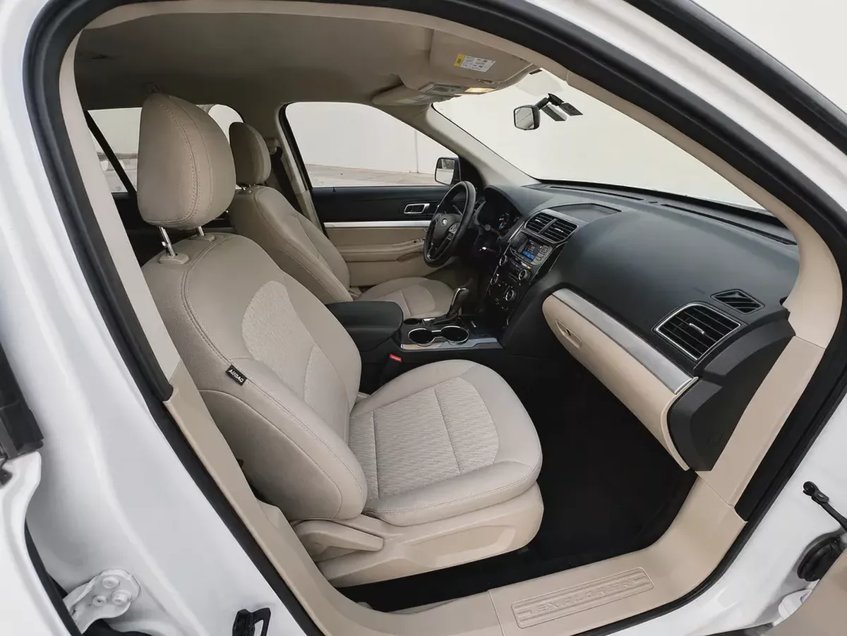 AED725 P.M |  Ford Explorer Base 2018 | GCC Specs | 3.5L V6  | Well Maintained-17-17