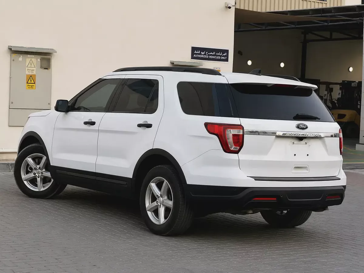 AED725 P.M |  Ford Explorer Base 2018 | GCC Specs | 3.5L V6  | Well Maintained-3-3