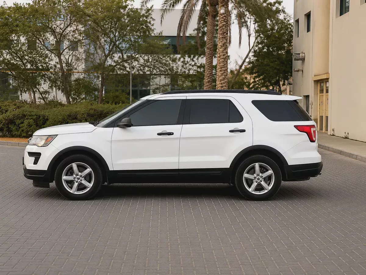 AED725 P.M |  Ford Explorer Base 2018 | GCC Specs | 3.5L V6  | Well Maintained-5-5