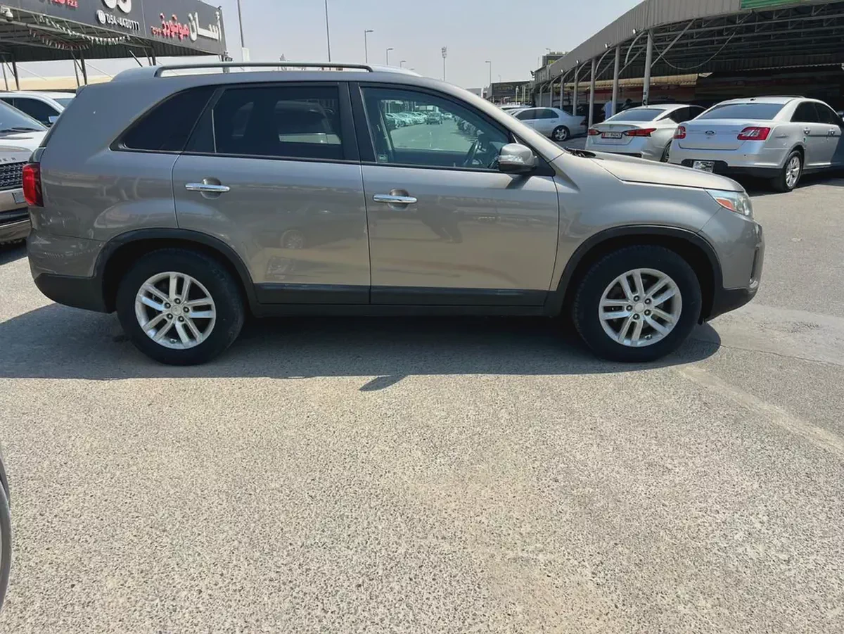 Kia Sorento EX 2014 - American Specs - Well Maintained-5-5