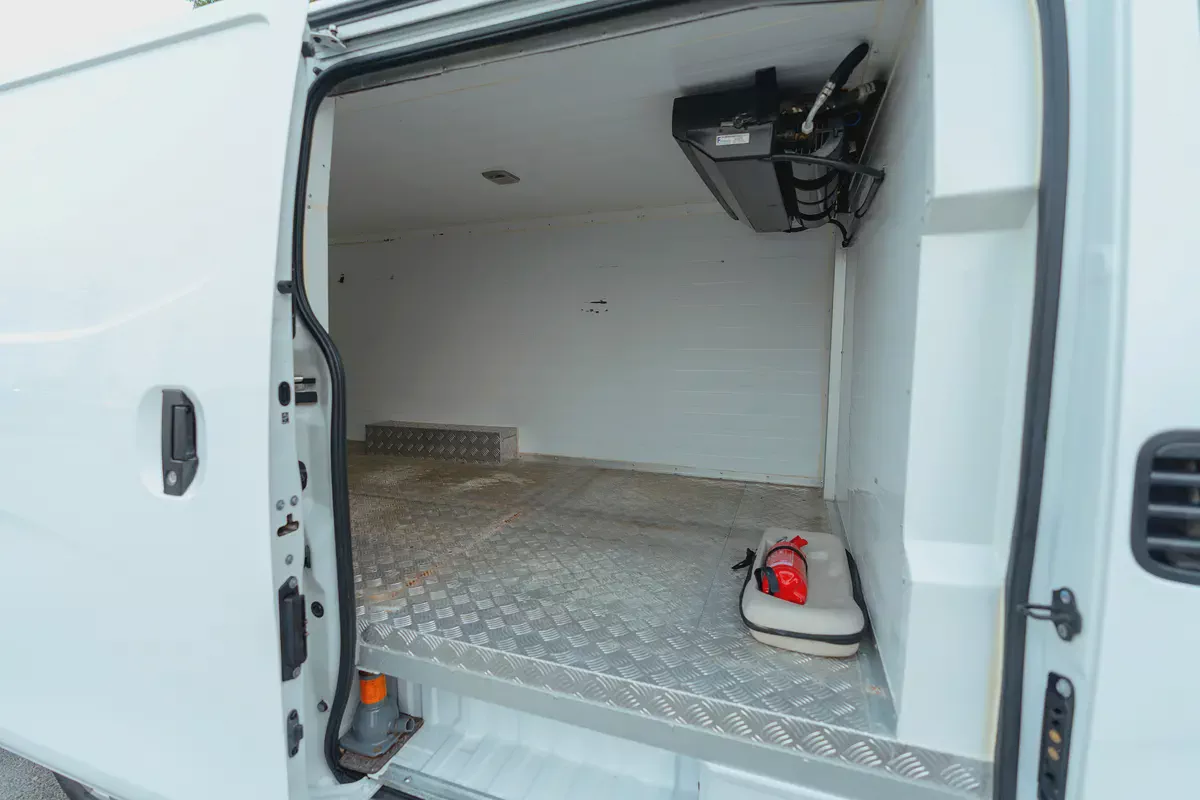 Nissan Urvan | Automatic | Standard Roof Chiller Van | GCC Specs | Ref#N45369-9-9