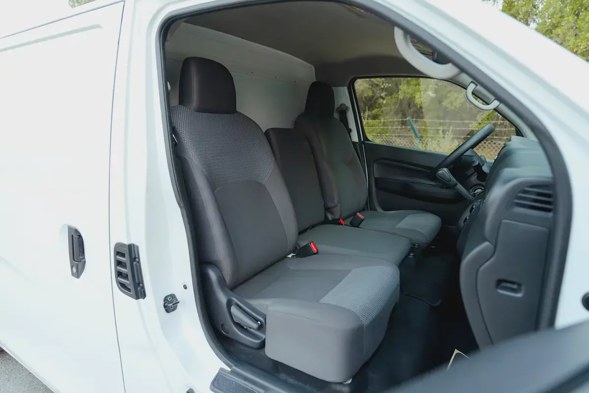Nissan Urvan | Automatic | Standard Roof Chiller Van | GCC Specs | Ref#N45369-11-11