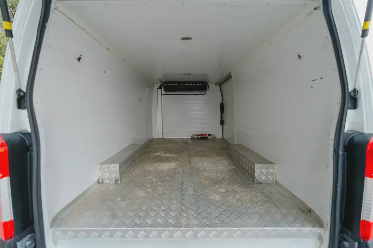 Nissan Urvan | Automatic | Standard Roof Chiller Van | GCC Specs | Ref#N45369-7-7
