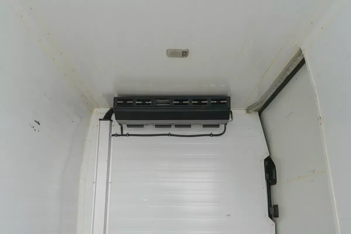 Nissan Urvan | Automatic | Standard Roof Chiller Van | GCC Specs | Ref#N45369-8-8