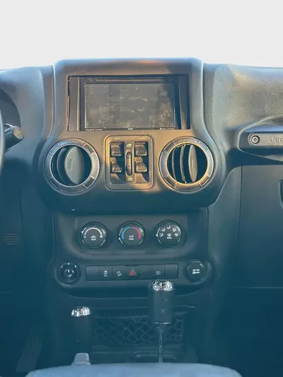 Jeep Wrangler Sahara 2017 American Specs - Off-Road Ready-9