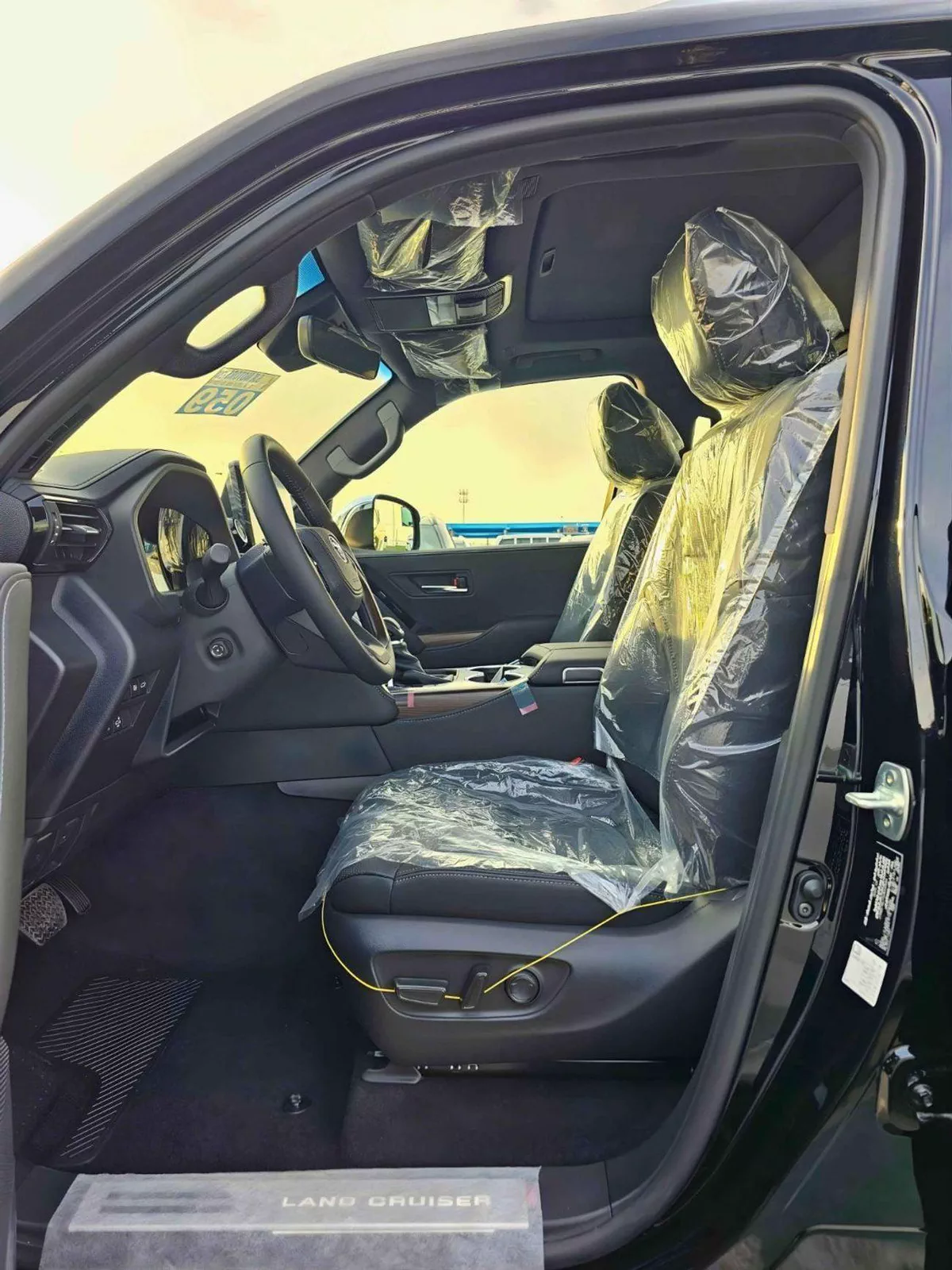 Toyota Land Cruiser VX HYBRID / 3.5L V6 PETROL /RADAR/BIG DVD/JBL SPKRS/COOL BOX/LETAHER WITH MEMORY SEATS (CODE#VXH25)-9-0