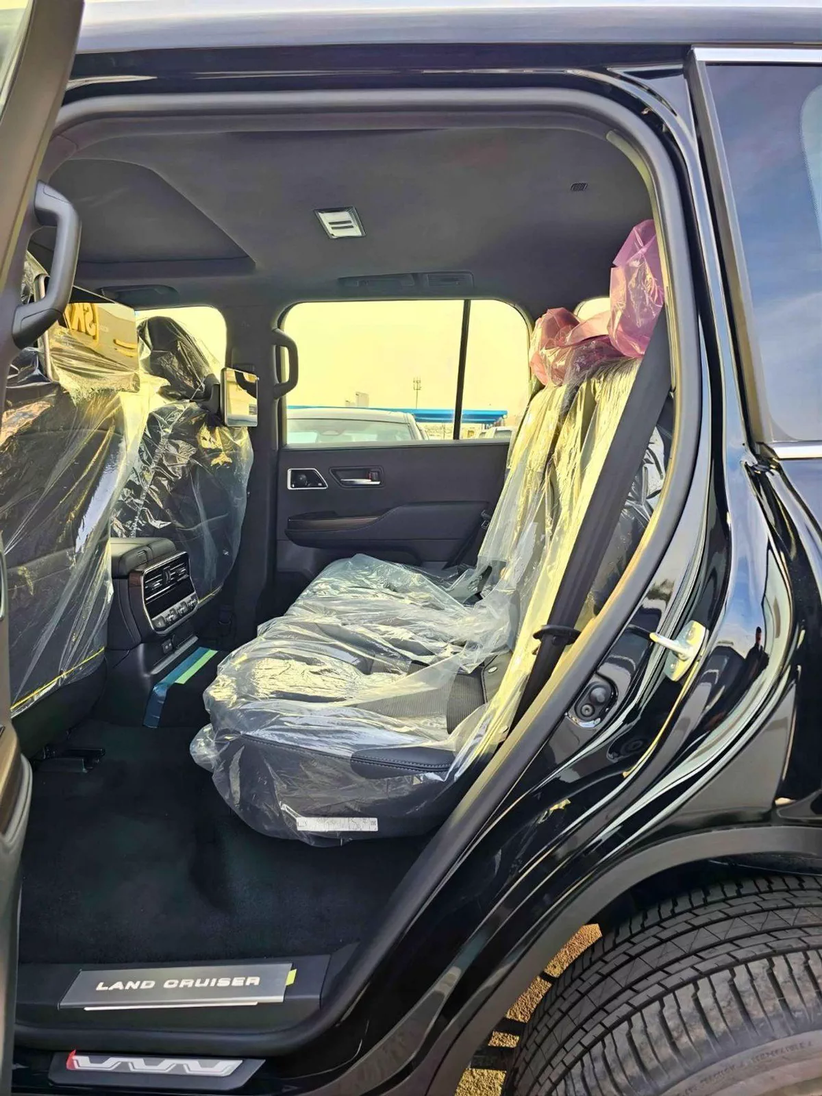Toyota Land Cruiser VX HYBRID / 3.5L V6 PETROL /RADAR/BIG DVD/JBL SPKRS/COOL BOX/LETAHER WITH MEMORY SEATS (CODE#VXH25)-11-0