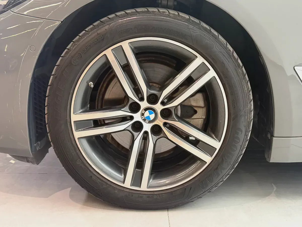 2021 BMW 520i | GCC Specs | Well Maintained | Premium Interior-4-4