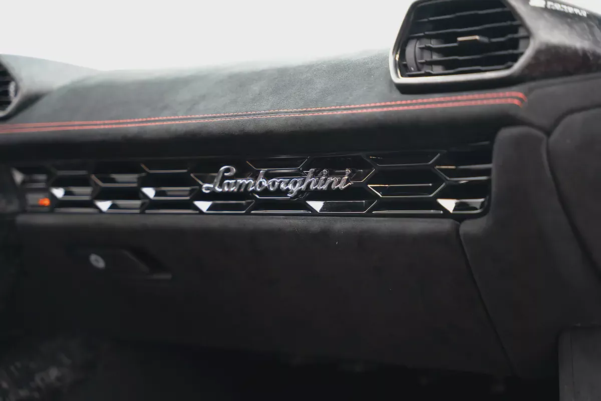 2019 LAMBORGHINI HURACAN PERFORMANTE SPYDER WITH WARRANTY AND SERVICE CONTRACT-12-12