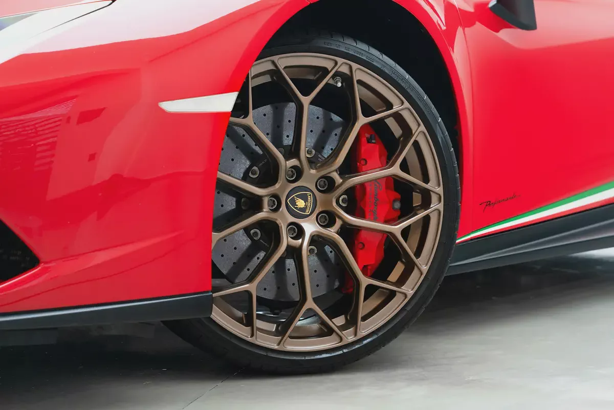 2019 LAMBORGHINI HURACAN PERFORMANTE SPYDER WITH WARRANTY AND SERVICE CONTRACT-18-18