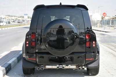 LAND ROVER DEFENDER SE V8 2024 | BLACK-16